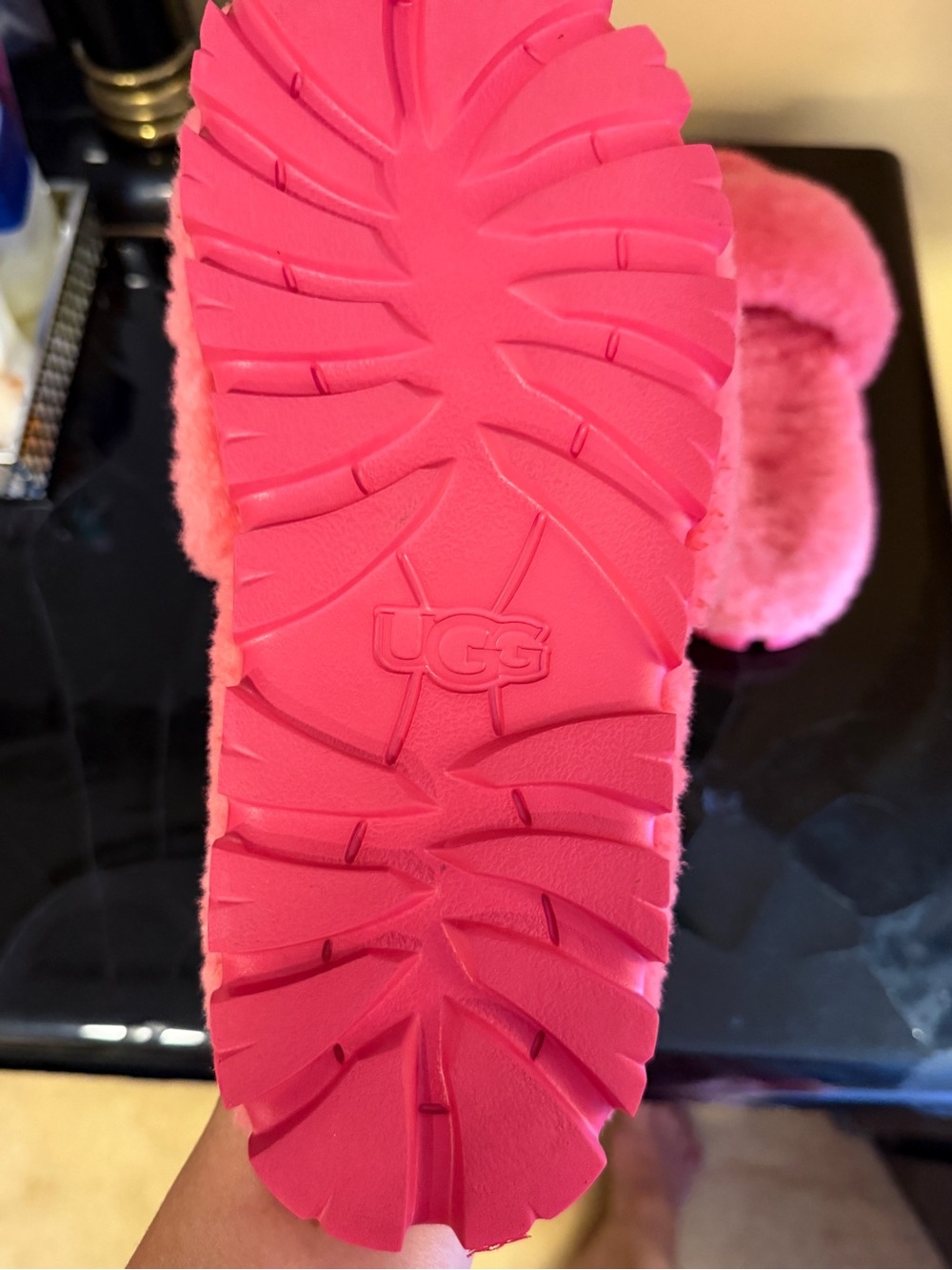 UGG
Cozetta Curly Slide Slippers in a vibrant hot pink colorway - Picture 7 of 9